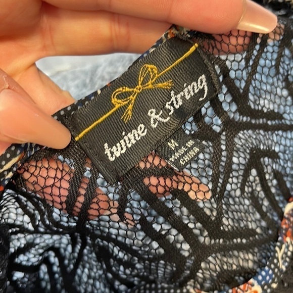 Twine and String lace Printed Top Size Medium - Picture 2 of 5